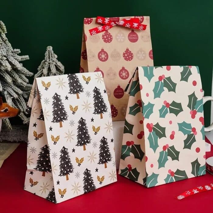 Christmas Festive Gift Bag Bulk Pack - 15 Bags - Image 2